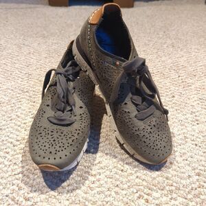 OTBT Khora Sneakers Womens 6.5M Olive Green Perforated Suede Comfort Lace Up